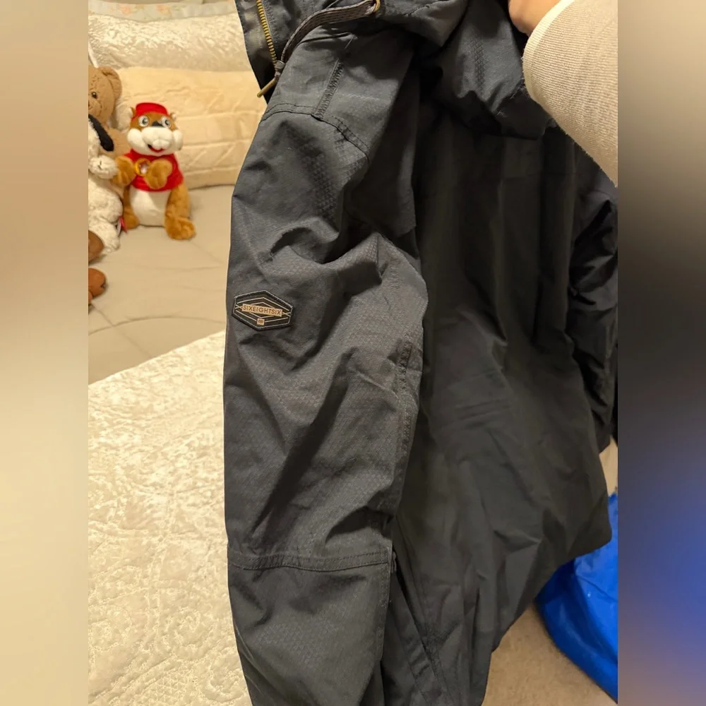 686 Snowboarding Jacket - Picture 4 of 6